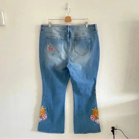 DRIFTWOOD Jeans Wyatt Embroidered Flare - Portofino - Picture 10 of 16